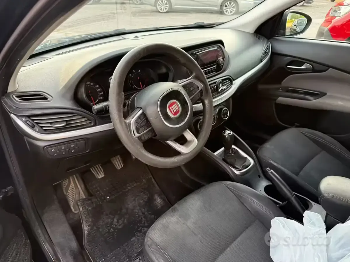 Usata Fiat Tipo Easy 95 CV (69 kW) 2017 Blu Berlina