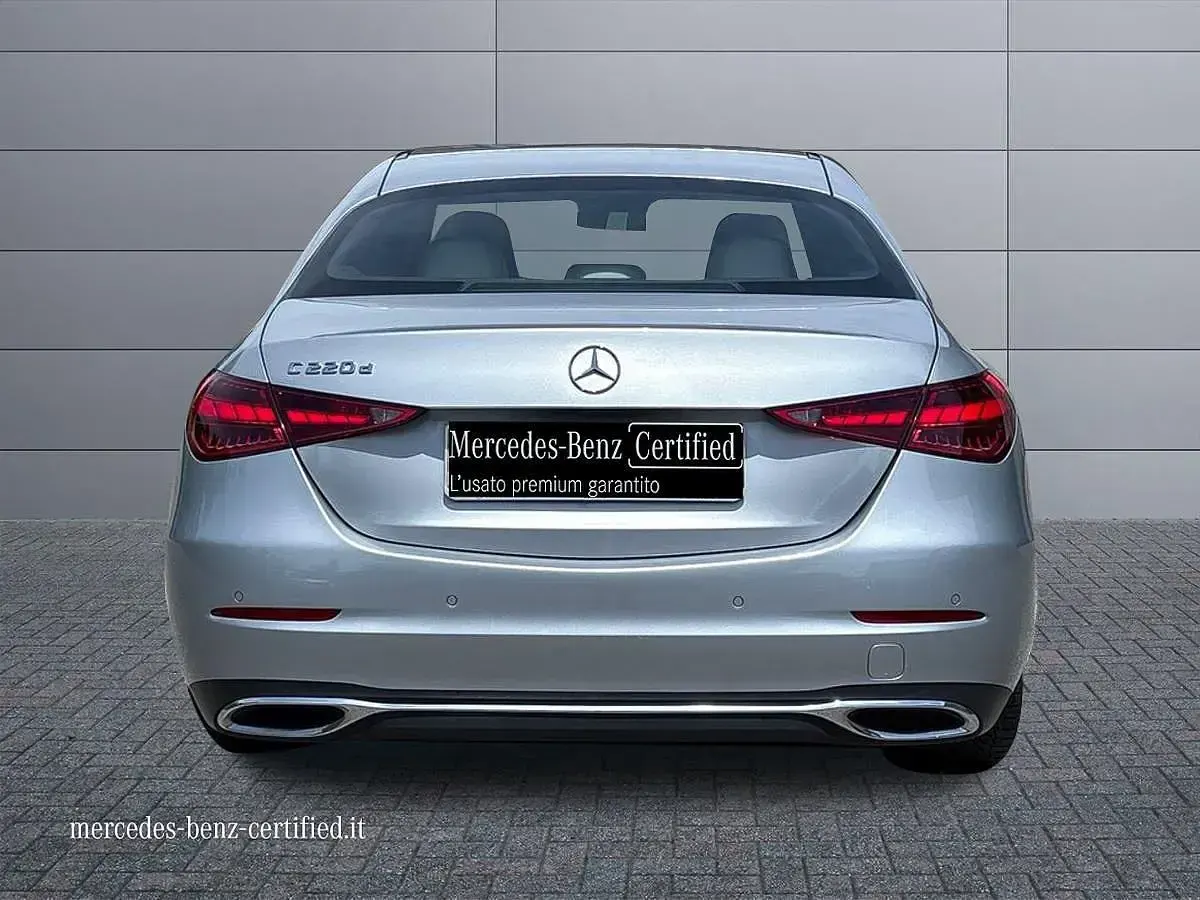 Usata Mercedes C220 200 CV (147 kW) 2022 Argento metallizzato Berlina
