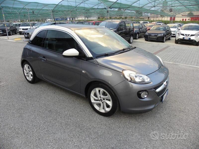 Usata Opel Adam Glam 87 CV (63 kW) 2016 Grigio scuro Utilitaria