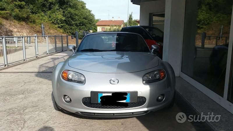 Usata Mazda MX5 126 CV (92 kW) 2006 Grigio Cabrio