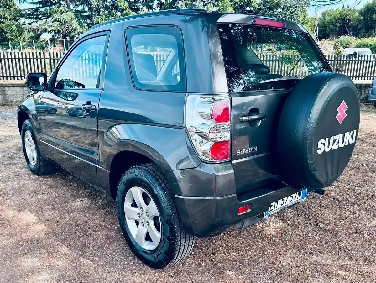 Usata Suzuki Grand Vitara 106 CV (77 kW) 2012 Nero SUV