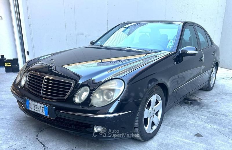 Usata Mercedes E200 204 CV (150 kW) 2003 Nero Berlina