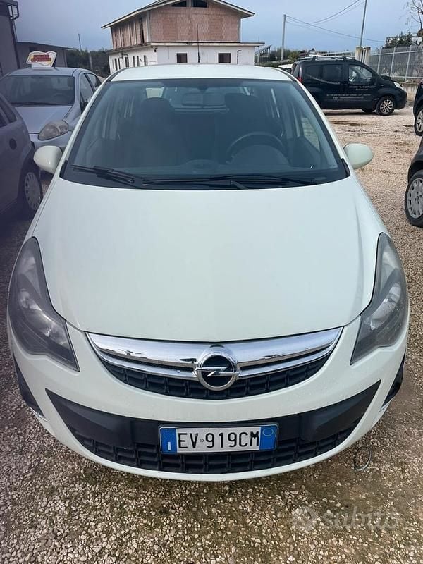 Usata 2014 Opel Corsa Utilitaria | 4700 € (Buon prezzo) - Immagine 1/4