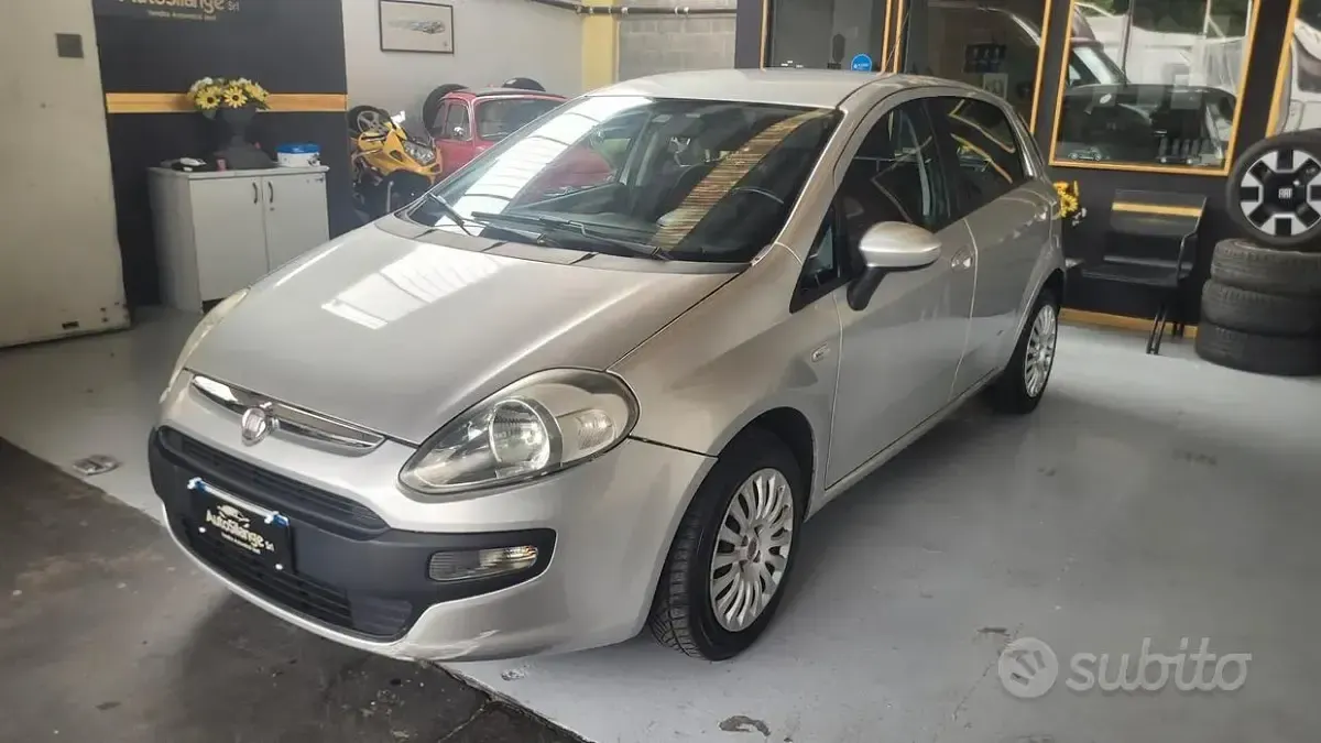 Usata Fiat Grande Punto 77 CV (56 kW) 2010 Grigio Utilitaria