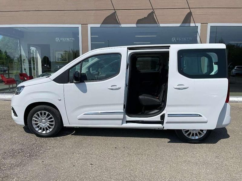 Usata Toyota Proace Verso City 102 CV (75 kW) 2024 Bianco pastello Station wagon