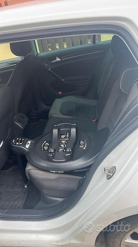 Usata VW Golf VII 110 CV (80 kW) 2015 Bianco Utilitaria