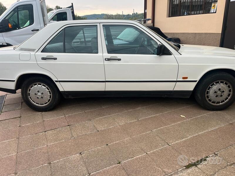 Usato 1987 Mercedes 190 2.0 Benzin 105 CV (2.600 €)