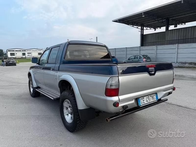 Usata Mitsubishi L200 116 CV (85 kW) 2002 Blu Pick-up