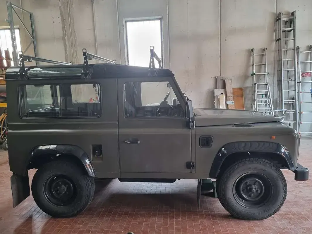 Usata Land Rover Defender 122 CV (89 kW) 1999 SUV