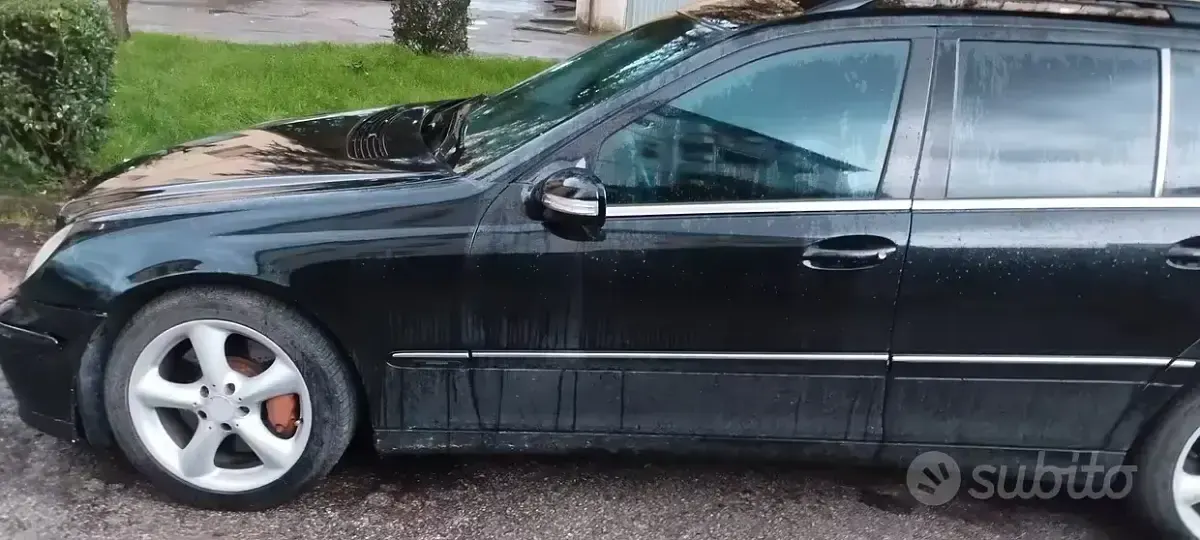 Usata Mercedes C220 150 CV (110 kW) 2004 Nero Station wagon