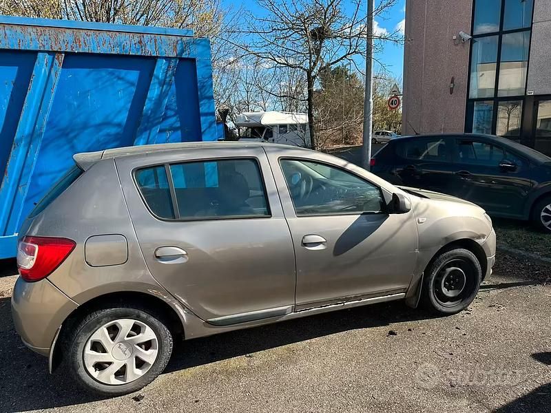 Usata Dacia Sandero 75 CV (55 kW) 2012 Berlina