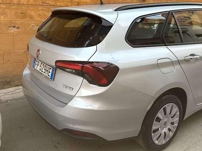 Usata Fiat Tipo Easy 95 CV (69 kW) 2018 Argento Station wagon
