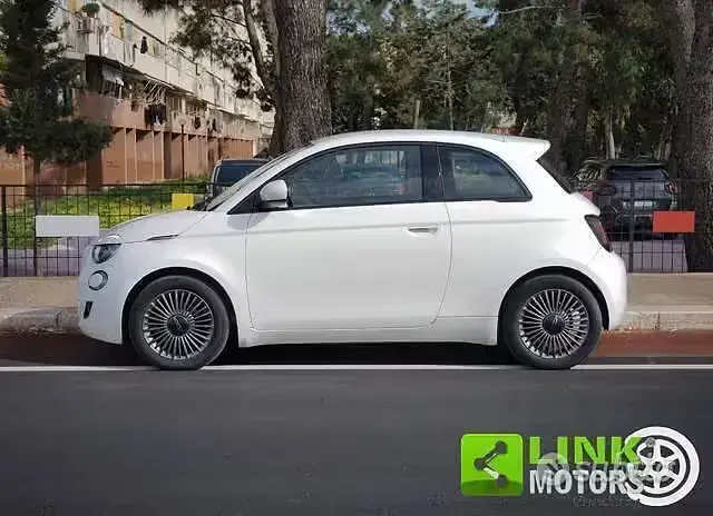 Usata Fiat 500e Icon 42 kW (58 CV) 2021 Bianco Berlina