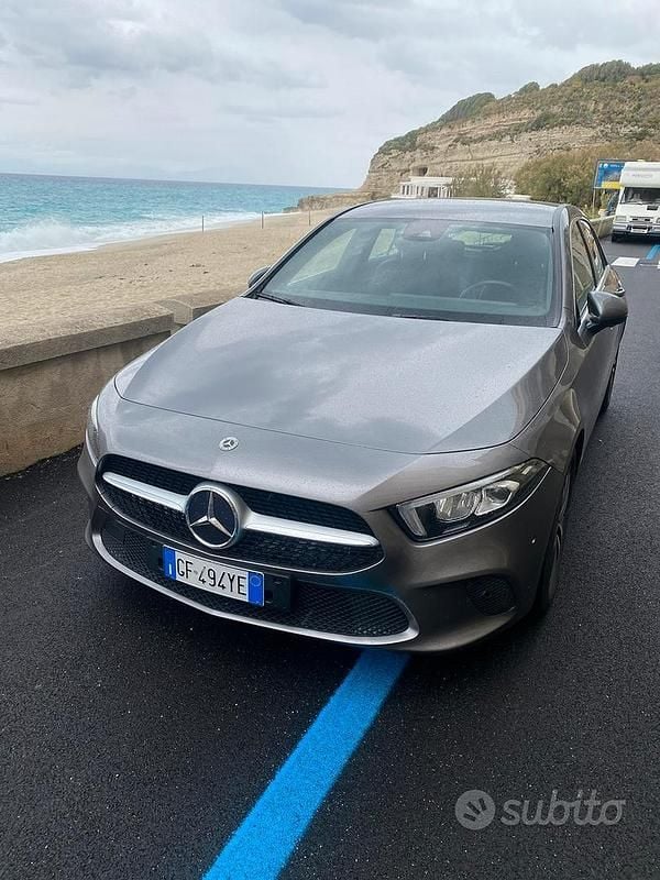 Grigio Usata 2021 Mercedes A180 Tre volumi | 17.000 € (Super prezzo) - Immagine 1/4