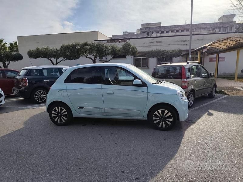 Usata Renault Twingo 60 kW (82 CV) 2021 Blu Utilitaria