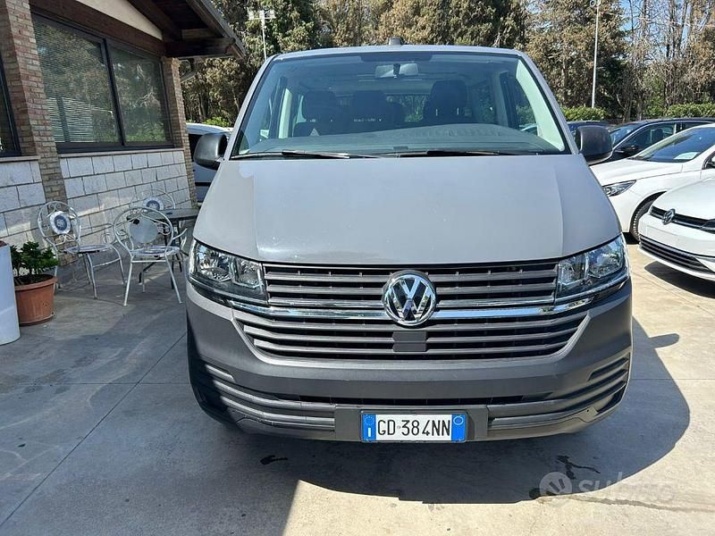 Usata VW Caravelle 110 CV (80 kW) 2021 Grigio metallizzato Monovolume