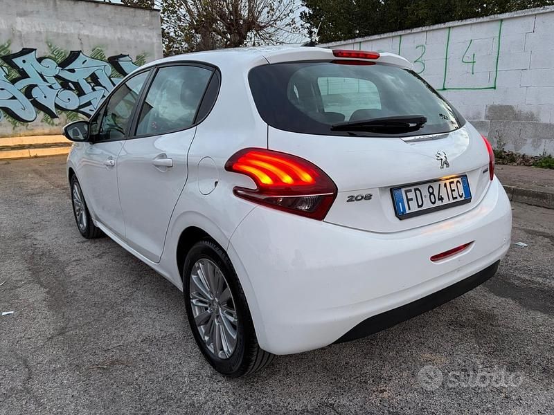 Usata Peugeot 208 81 CV (59 kW) 2016 Bianco Utilitaria