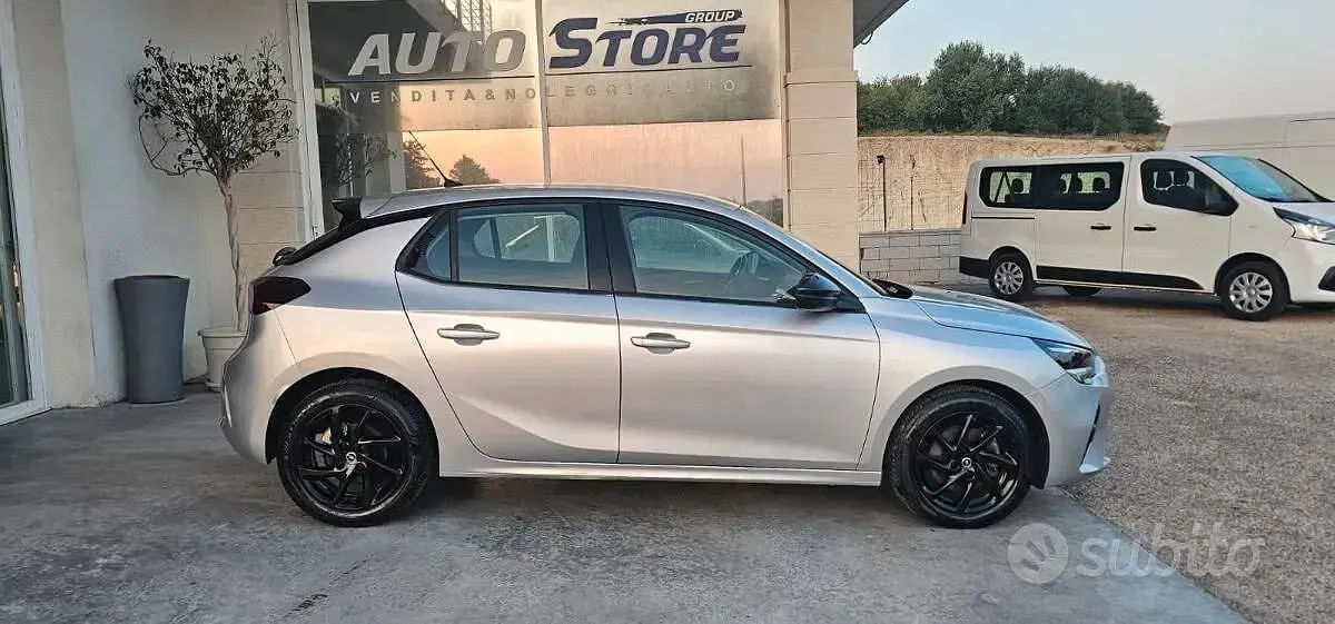 Usata Opel Corsa Edition 100 CV (73 kW) 2023 Grigio Utilitaria