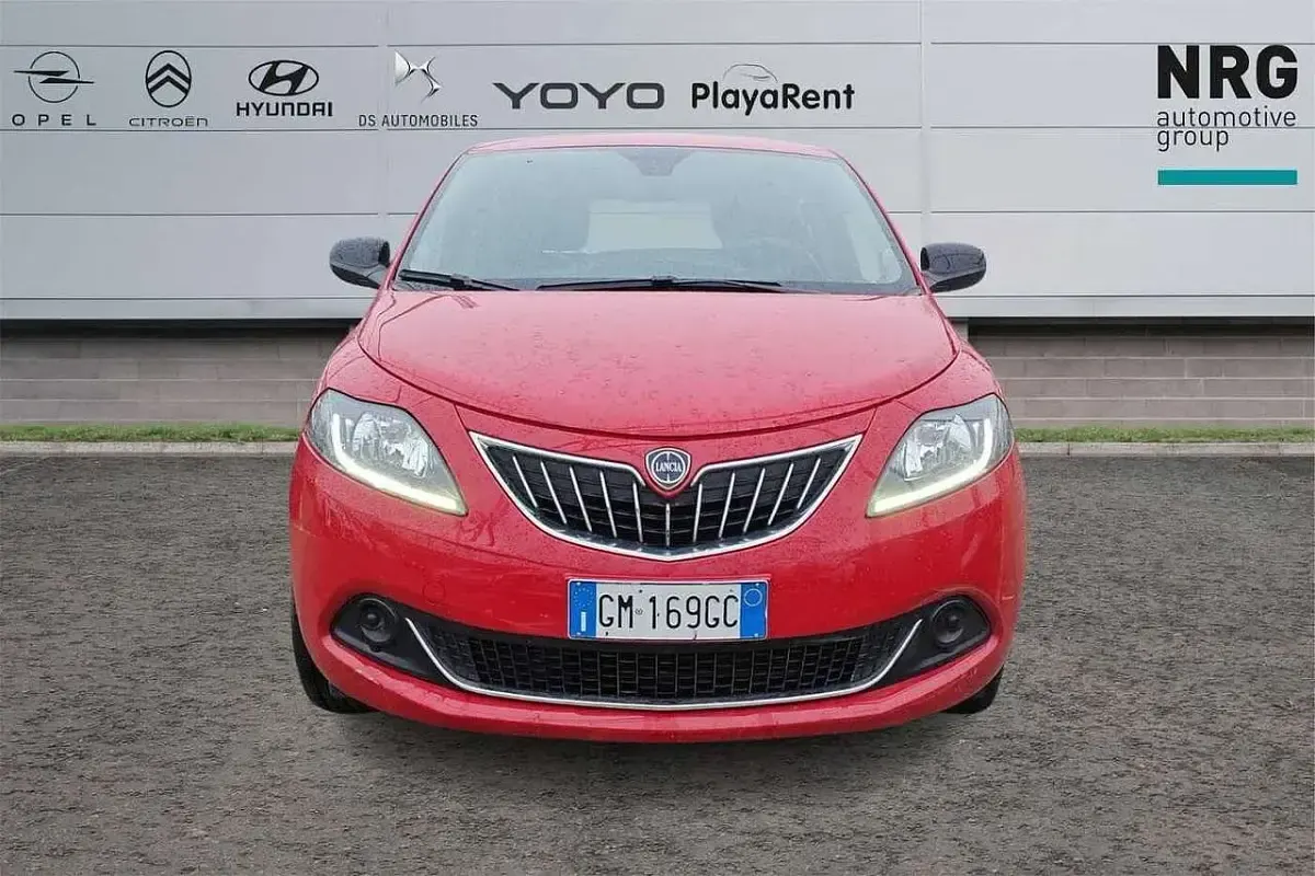 Usata Lancia Ypsilon Silver 69 CV (50 kW) 2023 Rosso Utilitaria