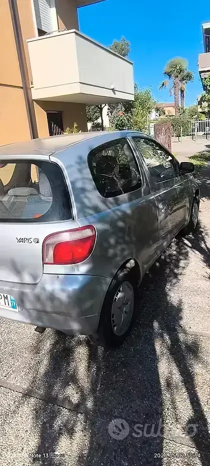 Begagnad Toyota Yaris 86 HK (63 kW) 2000 Grå Sedan