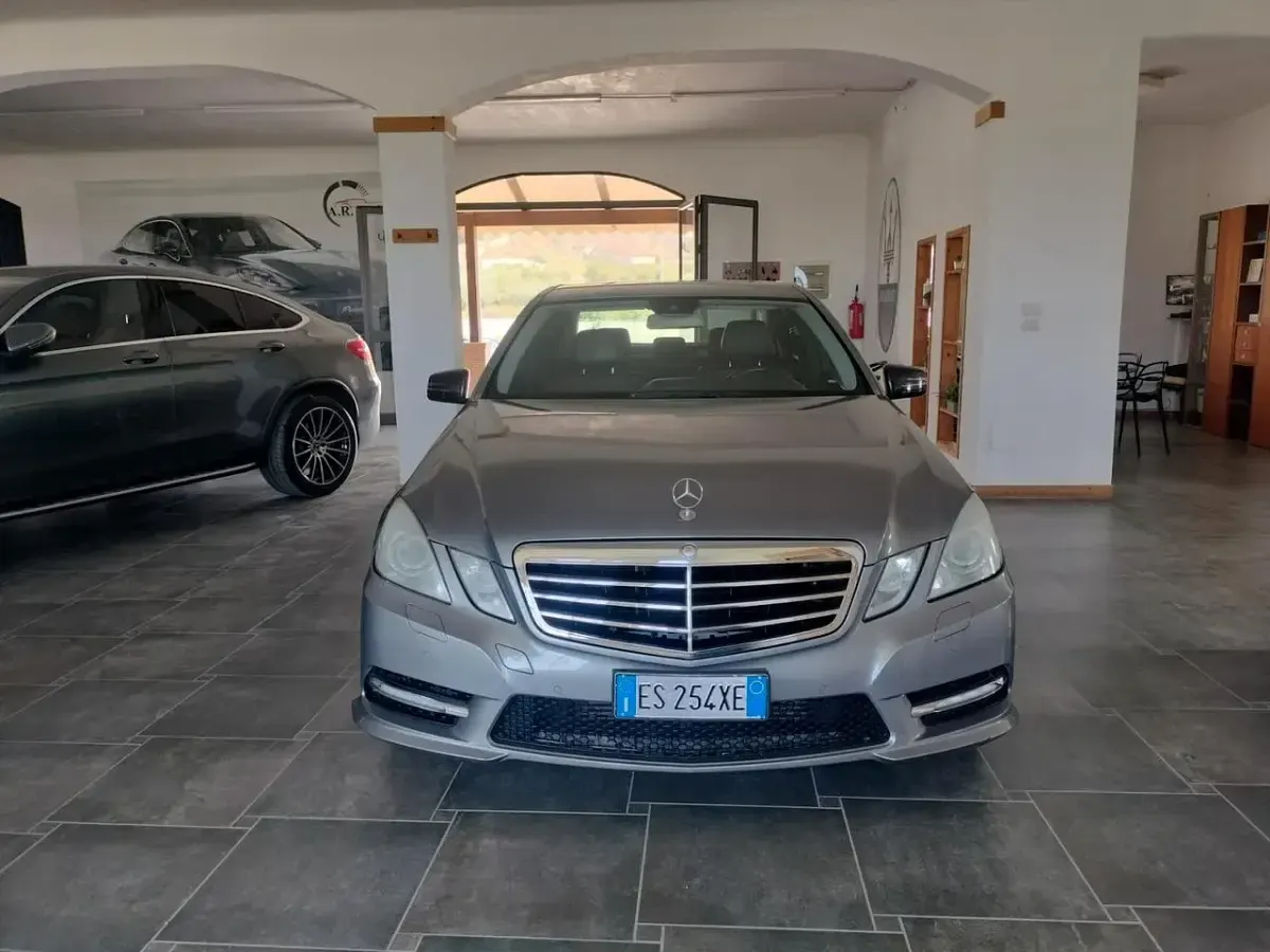 Usata Mercedes E220 Premium 170 CV (125 kW) 2013 Grigio Berlina