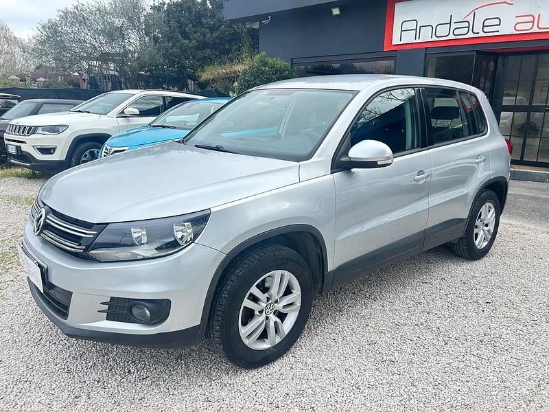 Käytetty VW Tiguan 122 HP (89 kW) 2013 Hopea Katumaasturi