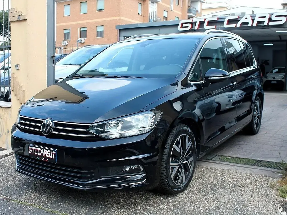 Occasion VW Touran Executive 150 PK (110 kW) 2022 Zwart MPV