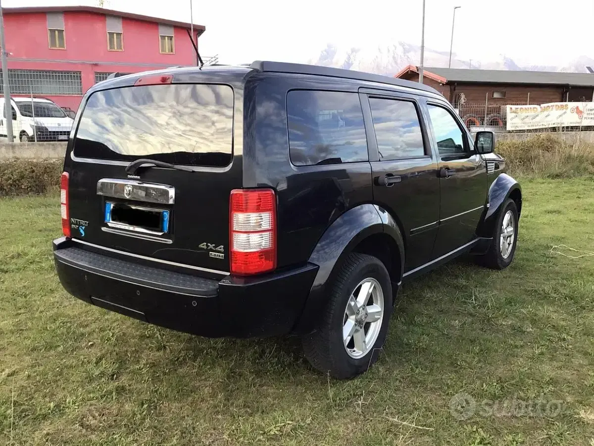Usata Dodge Nitro 177 CV (130 kW) 2008 Nero SUV