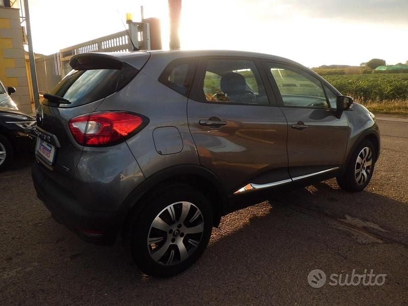 Usata Renault Captur Intens 90 CV (66 kW) 2017 Grigio SUV