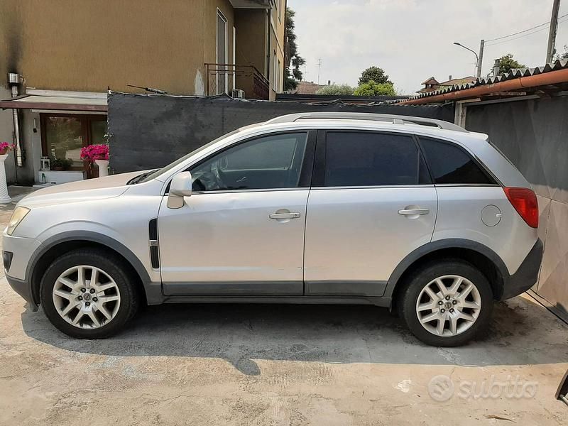Usata Opel Antara 167 CV (122 kW) 2011 Grigio SUV