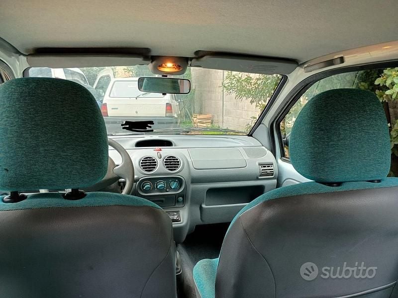 Usata Renault Twingo 58 CV (42 kW) 2004 Grigio Utilitaria