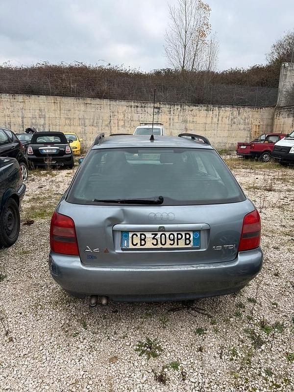 Usata Audi A4 90 CV (66 kW) 1998 Grigio Station wagon