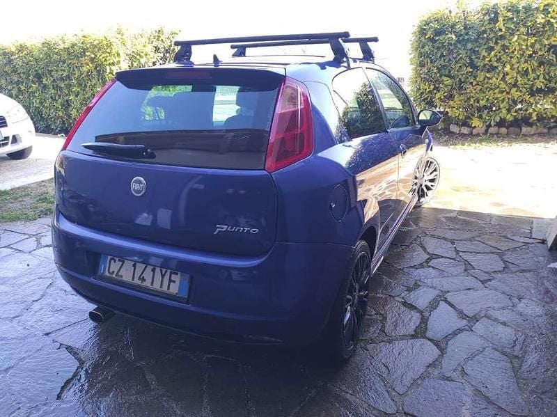 Usata Fiat Grande Punto Sport 131 CV (96 kW) 2006 Blu/azzurro Utilitaria