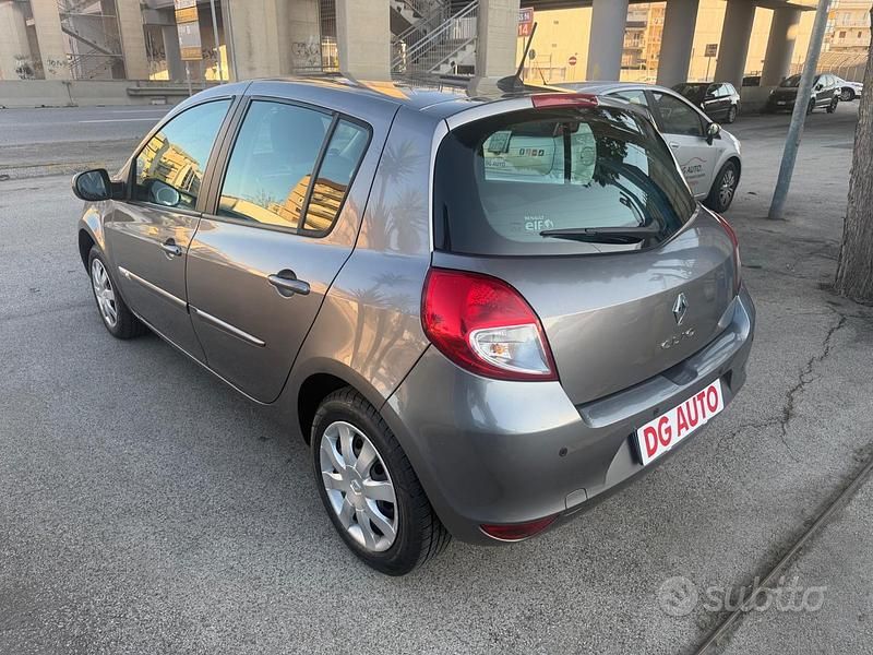 Usata Renault Clio IV 74 CV (54 kW) 2012 Grigio Berlina