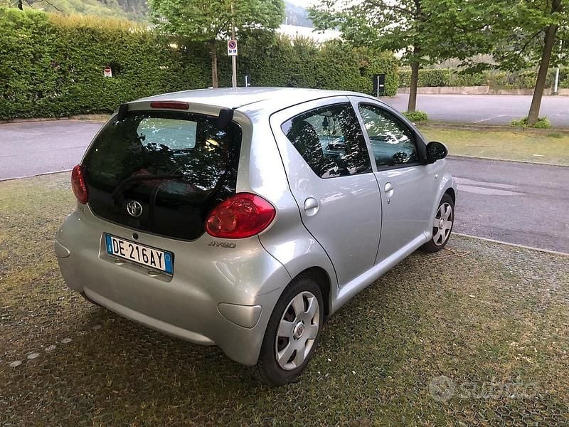Usata Toyota Aygo 2006 Grigio Utilitaria