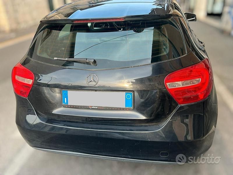 Usata Mercedes A180 109 CV (80 kW) 2013 Nero Utilitaria