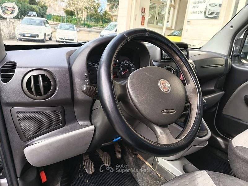 Usata Fiat Doblò 86 CV (63 kW) 2008 Gray Monovolume