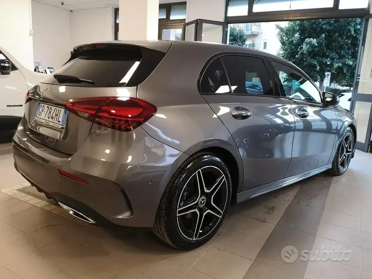 Usata Mercedes A180 Premium 116 CV (85 kW) 2024 Grigio Berlina