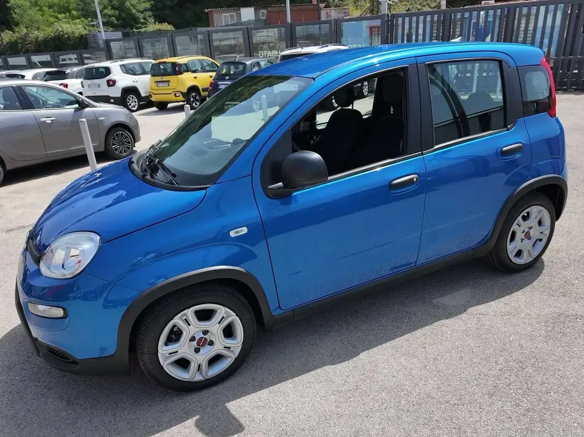 Usata Fiat Panda 69 CV (50 kW) 2024 Blu/azzurro Utilitaria