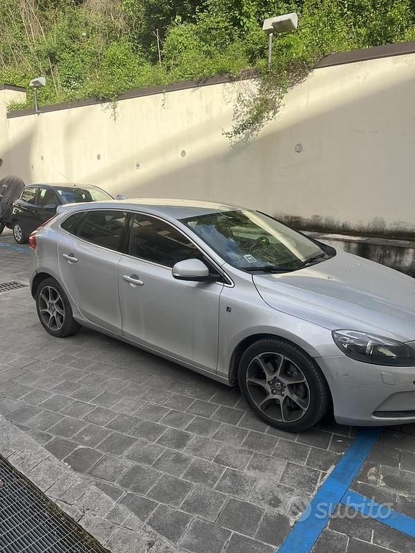 Gebraucht Volvo V40 190 PS (139 kW) 2015 Grau Limousine