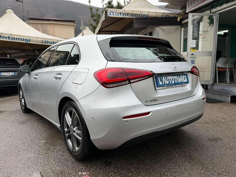 Usata Mercedes A180 Business 116 CV (85 kW) 2019 Gray Berlina