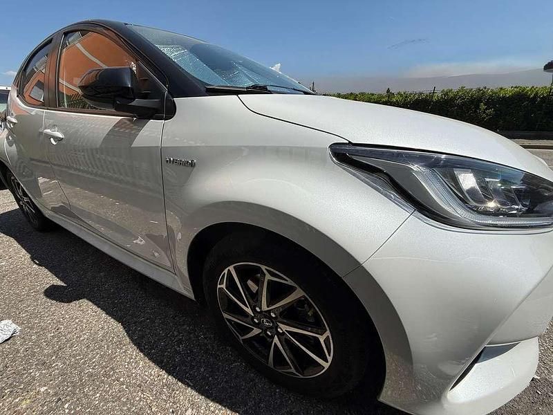 Usata Toyota Yaris Hybrid Style 92 CV (67 kW) 2021 Bianco Berlina