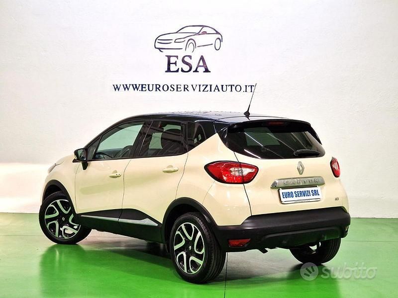 Usata Renault Captur Zen 90 CV (66 kW) 2016 Beige SUV