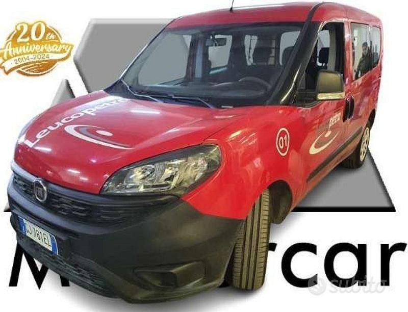 Usata Fiat Doblò Easy 90 CV (66 kW) 2022 Rosso Monovolume