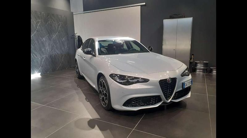 Usata Alfa Romeo Giulia Sprint 280 CV (205 kW) 2024 Grigio moon met. Berlina