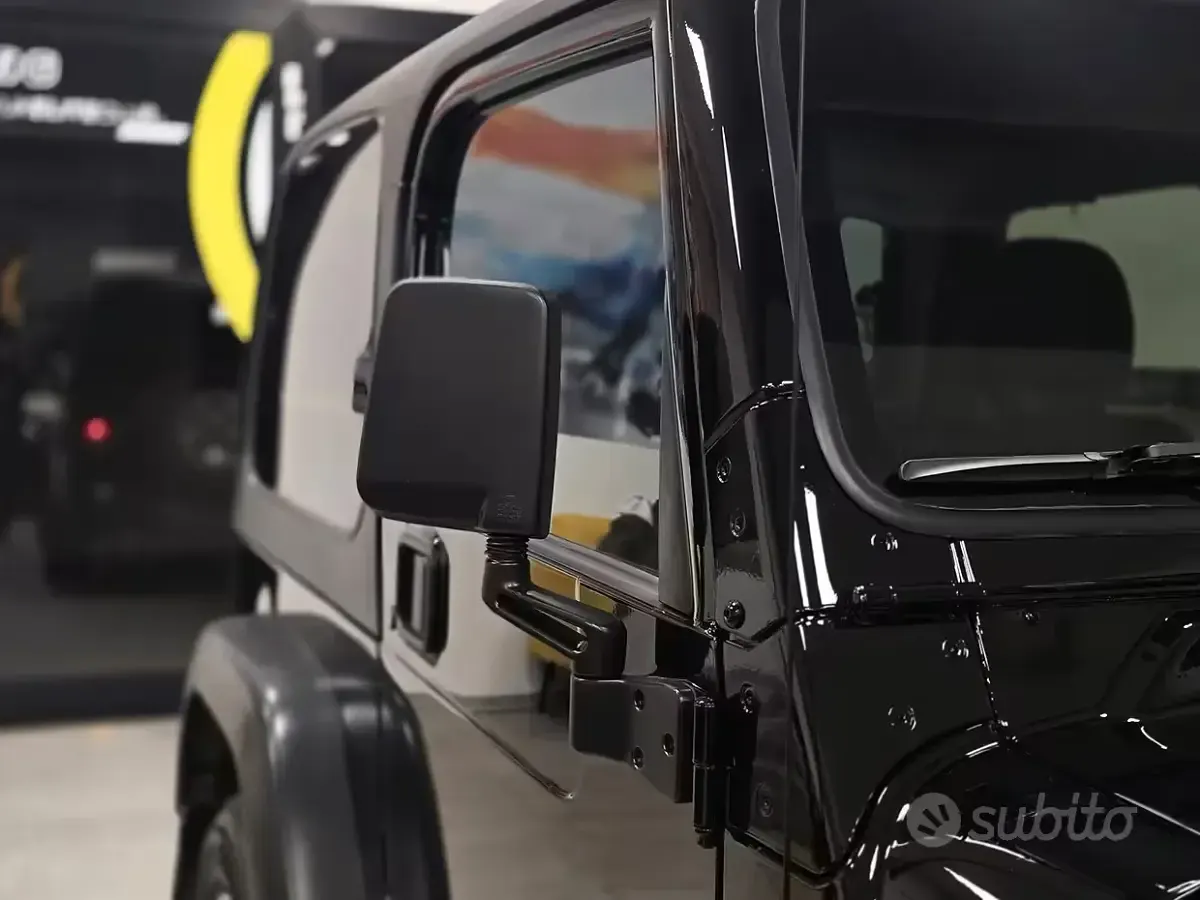 Usado Jeep Wrangler Sport 118 HP (86 kW) 2001 Preto SUV