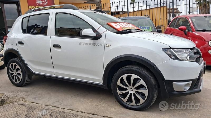 Gebraucht Dacia Sandero Prestige 90 PS (66 kW) 2015 Weiß Limousine