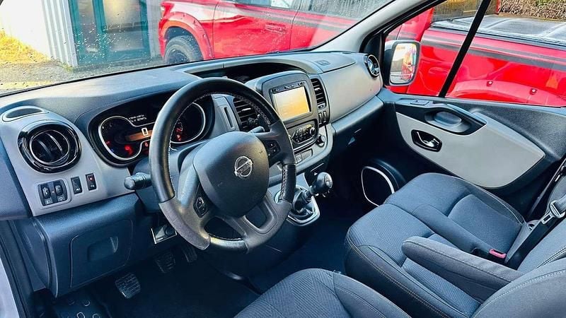 Usata Nissan NV300 121 CV (88 kW) 2018 Argento Furgone