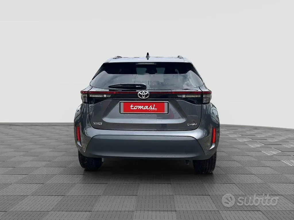 Usata Toyota Yaris Trend 92 CV (67 kW) 2026 Dark grey Utilitaria