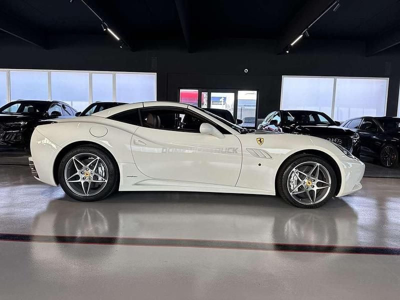Usata Ferrari California 460 CV (338 kW) 2011 Bianco Cabrio